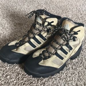 Adidas women’s hiking boots like new size 9.5